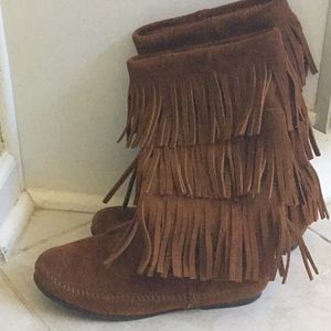 Minnetonka Brown Tri-Fringe Boot